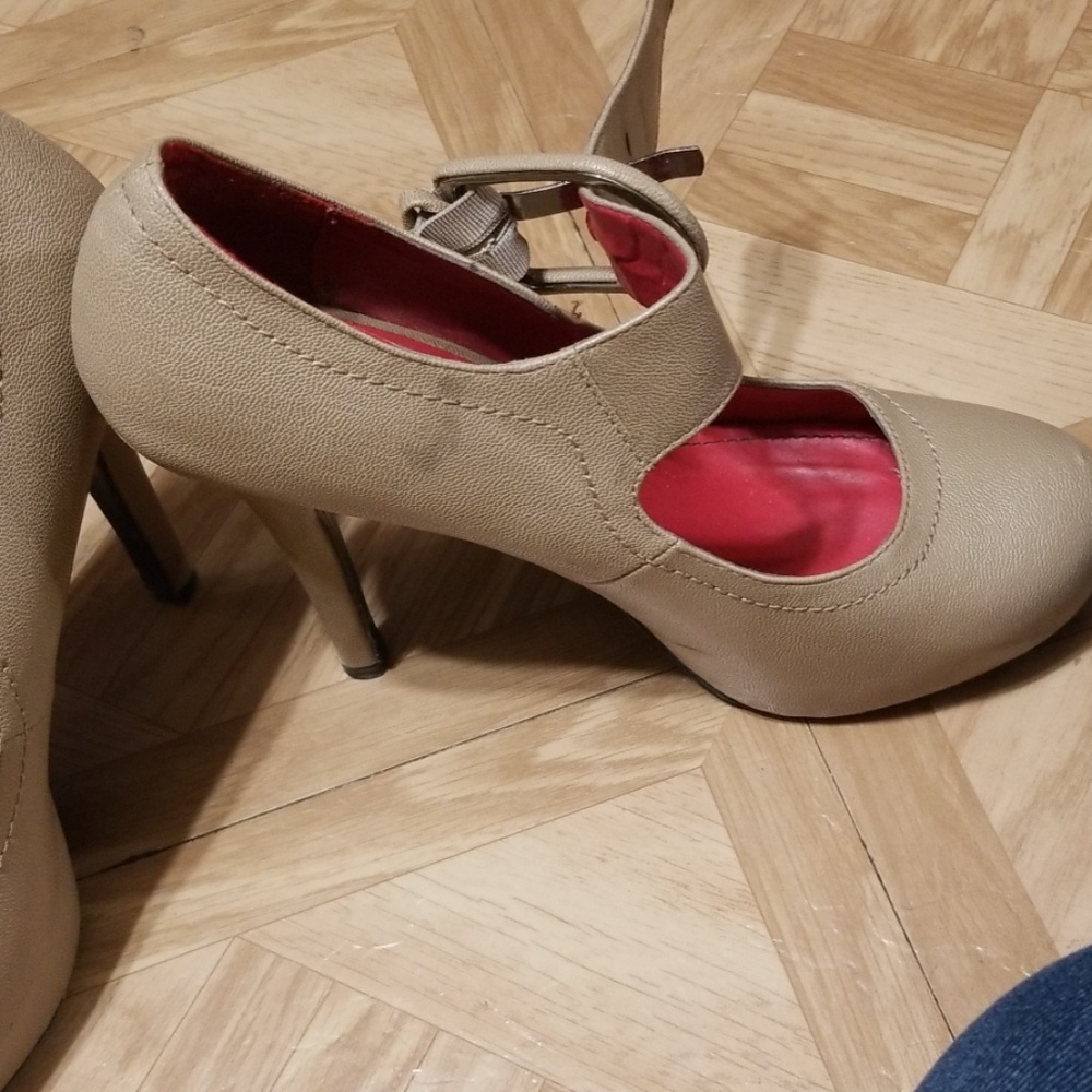 Heels - Picture 7 of 8